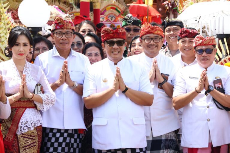 Bupati Sanjaya Hadiri Pemelasapasan Padmasana RSUD Singasana