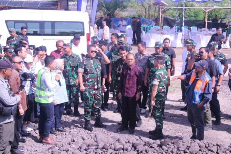 Gubernur Koster Dampingi Kasad Tinjau Langsung Pematangan Lahan PSEL