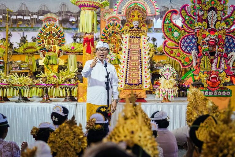 Karya Nyawa Wedana Utama di Ungasan, Bupati Badung Apresiasi Semangat Ngayah