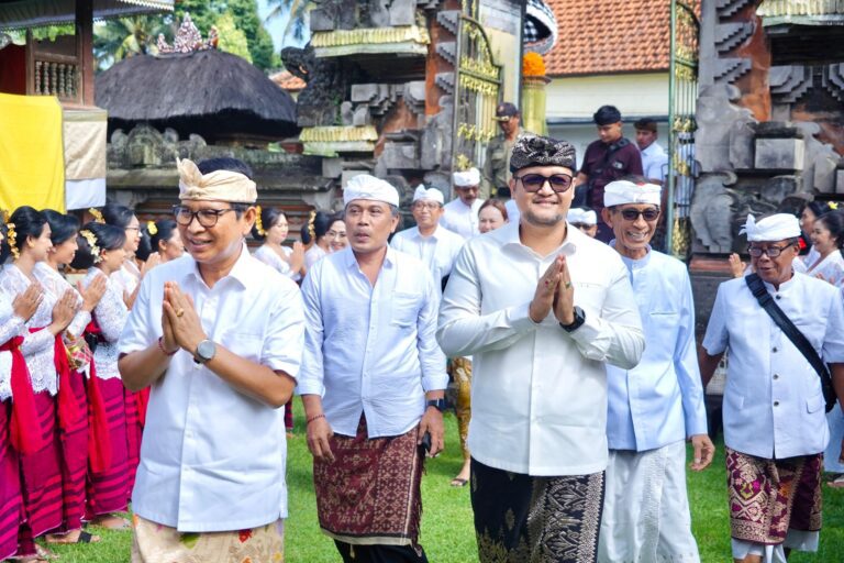 Bupati dan Wakil Bupati Badung Hadiri Melaspas Pura Dalem Suargan