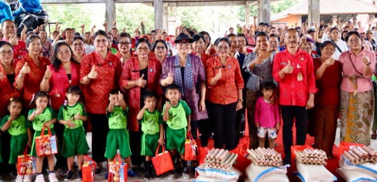 Aksi Bergerak dan Berbagi Bunda Rai Sasar Ratusan Warga Rentan