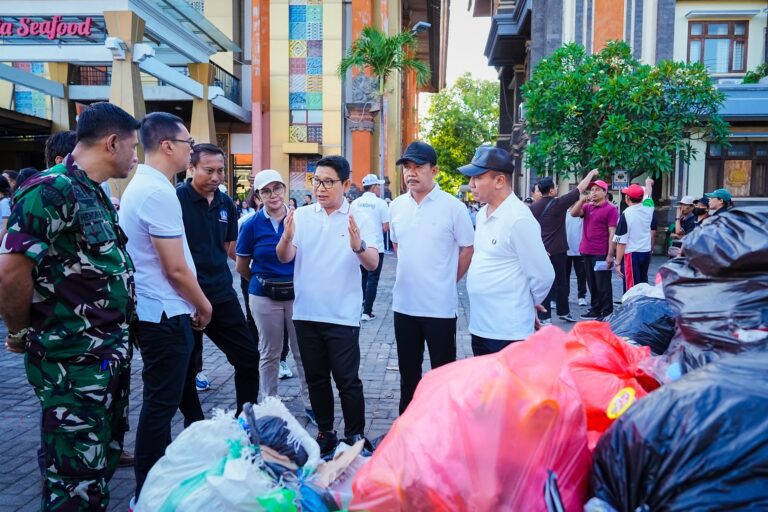 Pastikan Horeka Pilah Sampah, Bupati Badung Turun Langsung ke Kuta