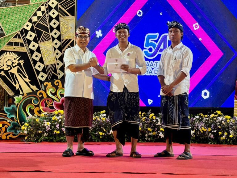 Bupati Adi Arnawa Dorong Pemuda Jadi Motor Pelestarian Budaya