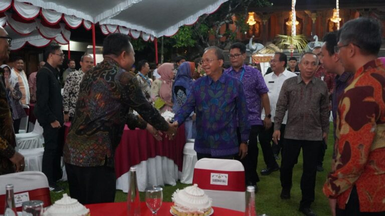 Gubernur Koster Tegaskan Bali Konsisten Jalankan Pembangunan Berbasis Kearifan Lokal