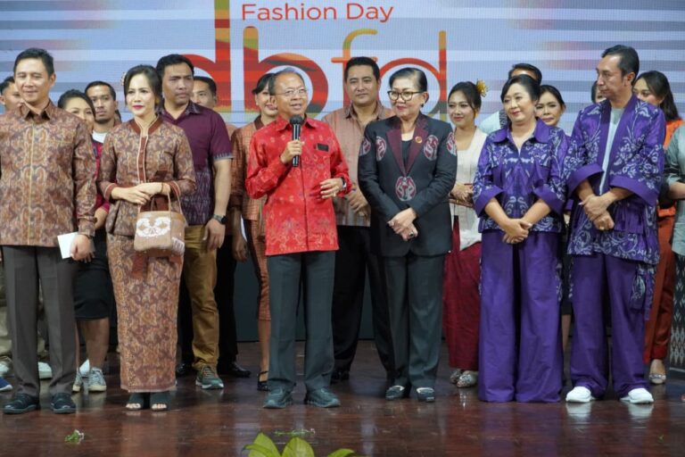 Gubernur Koster Ajak Semua Pihak Cintai Produk Lokal