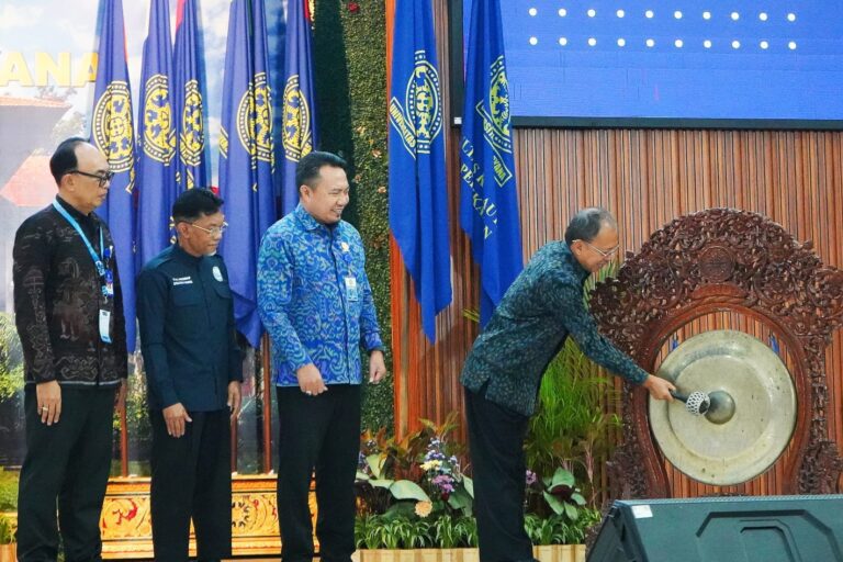 Gubernur Koster Promosi Garam Tradisional Bali