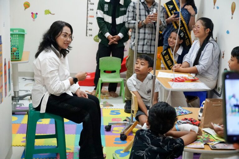 TP PKK Badung Bangkitkan Semangat Anak Pasien Lewat Dongeng dan Gambar