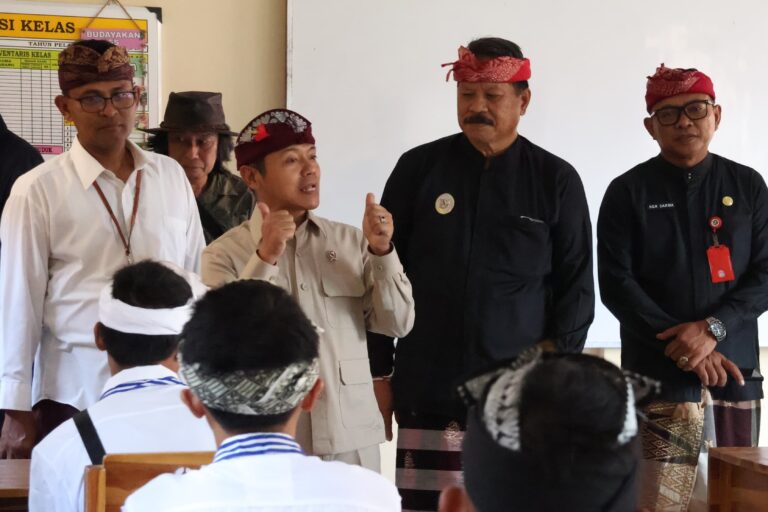 Wamendikdasmen Tinjau Pembangunan dan Revitalisasi Sekolah di Tabanan