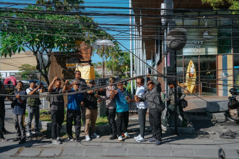Ciptakan Estetika Wilayah, Pemkab Badung Kembali Tertibkan Kabel Provider Tidak Aktif