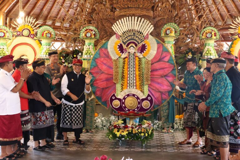 Bupati Sanjaya Buka Parade Gebogan dan Baleganjur 2026