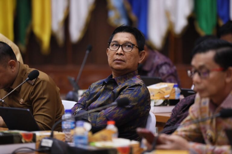 Bupati Adi Arnawa Hadiri Rakor Kemendagri