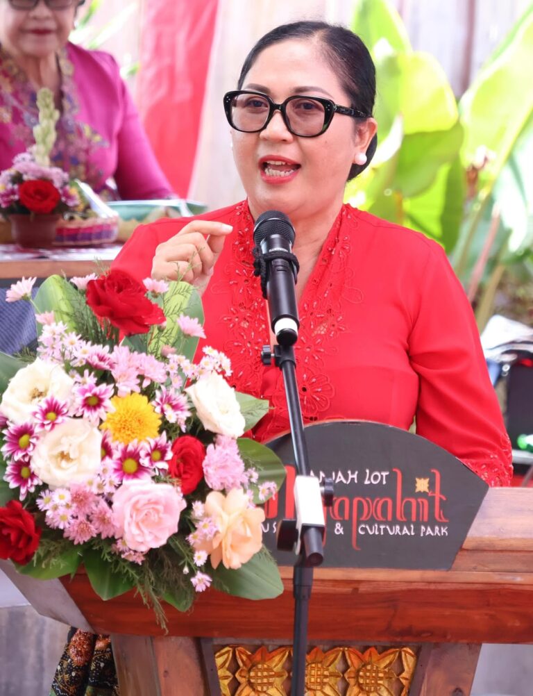 Bunda Rai Buka Lomba Busana Majapahit Kekinian