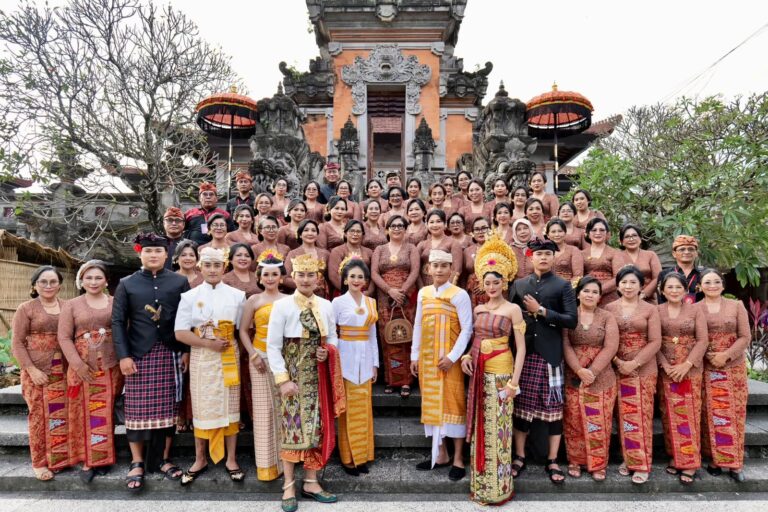 Bunda Rai Apresiasi Pesona Busana Adat Tabanan
