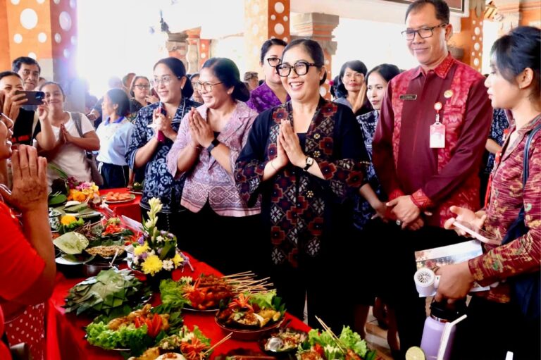 Bunda Rai Semarakkan Bulan Bung Karno VIII Tabanan