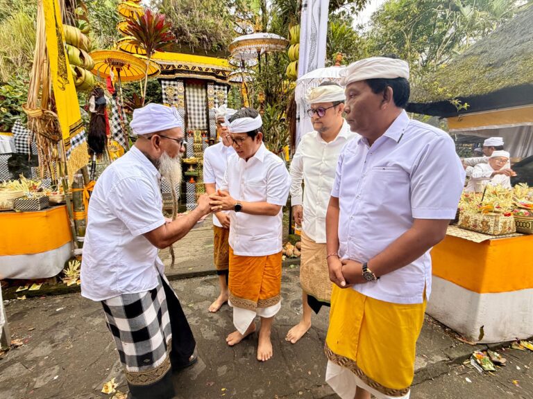 Bhakti Penganyaran Pemkab Badung di Pura Luhur Batukau