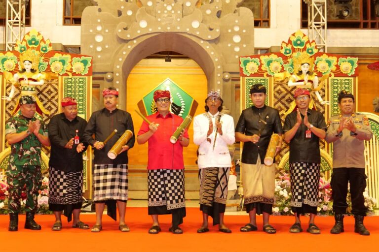 Tutup FESTA II Tahun 2026, Bupati Sanjaya Apresiasi Peran Generasi Muda dalam Pelestarian Budaya 