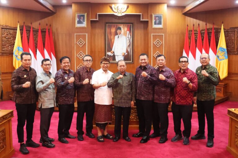 Gubernur Koster Tegaskan Bali Harus Dibangun Bersama dan Buang Ego Sektoral