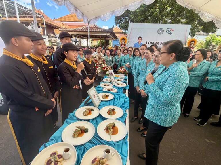 Rasniathi Adi Arnawa Apresiasi Penampilan Delegasi Badung di Lomba HKG PKK Bali 2026