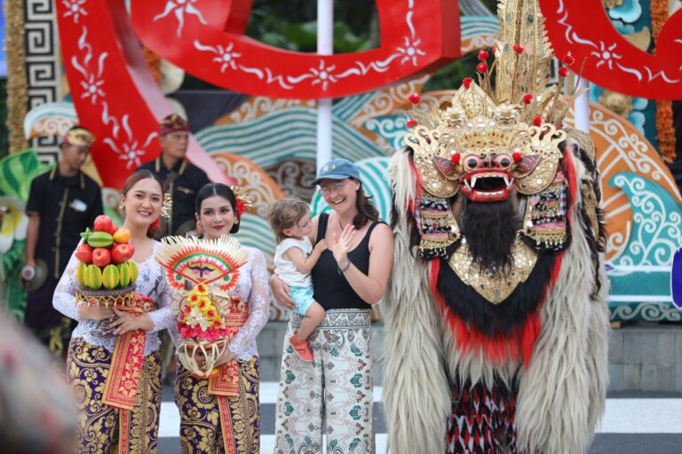 Suguhkan Budaya Bali Sejak di Gerbang Kedatangan