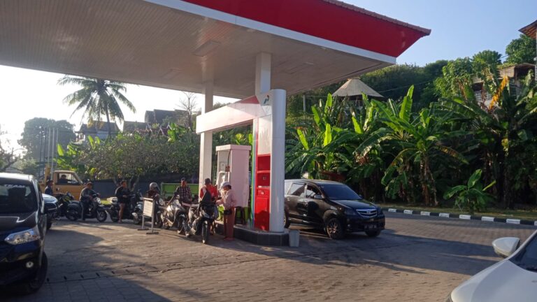 Antrean Membludak di Nusa Penida, Pertamina Tambah Pasokan Pertalite hingga 30 Ribu Liter