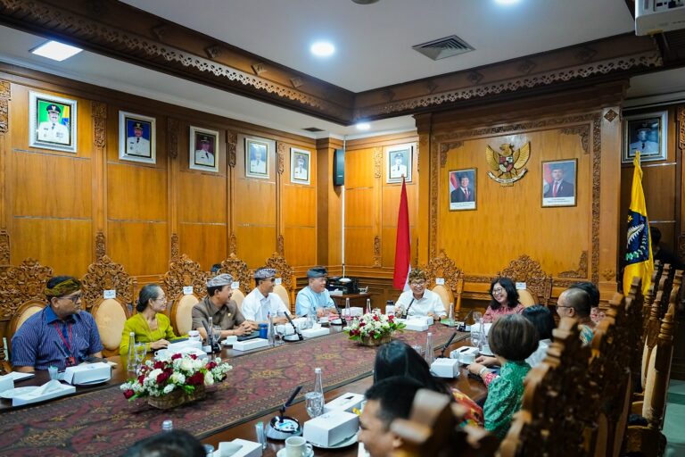 Bupati Adi Arnawa Terima Kunjungan PT SMI