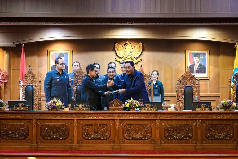 Bupati Adi Arnawa Paparkan Ranperda Pertanggungjawaban APBD 2025