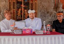 Wabup Bagus Alit Sucipta Melayat di Bongkasa