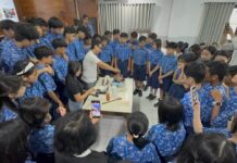 Bukan Dibuang, Siswa SMP Kalam Kudus Badung Belajar Sulap Minyak Jelantah Jadi Lilin
