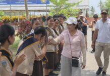 Badung Peduli “Goes to School”, Rasniathi Adi Arnawa Dorong Siswa SMAN 2 Abiansemal Berpikir Kritis