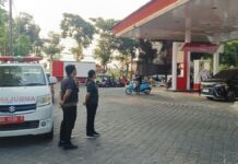 Antrean BBM Mengular di Badung, Pemkab Siagakan Ambulans dan Bagikan Air Mineral